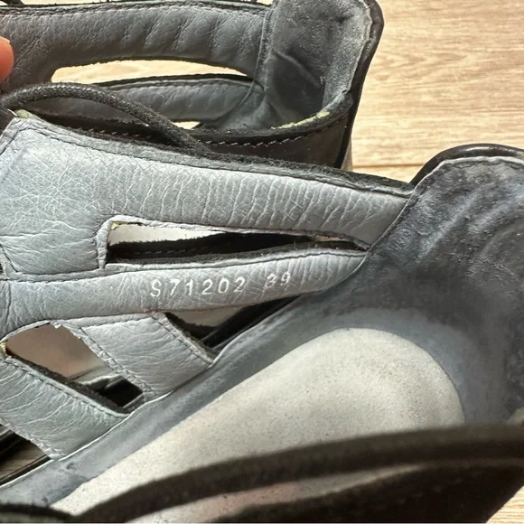 NAOT Kata Gladiator Tie Black Crackle Leather Closed Toe Comfort Sandals 39 US 8 - Picture 9 of 10